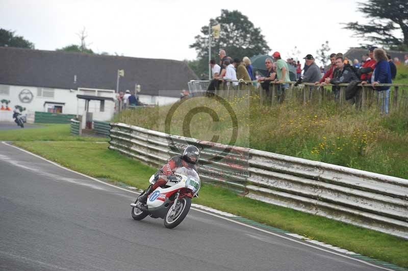 Mallory park Leicestershire;Mallory park photographs;Motorcycle action photographs;classic bikes;event digital images;eventdigitalimages;mallory park;no limits trackday;peter wileman photography;vintage bikes;vintage motorcycles;vmcc festival 1000 bikes