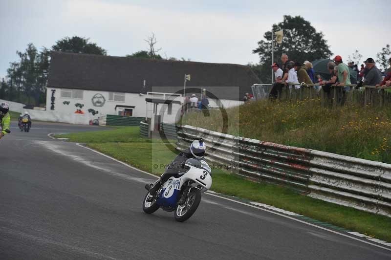 Mallory park Leicestershire;Mallory park photographs;Motorcycle action photographs;classic bikes;event digital images;eventdigitalimages;mallory park;no limits trackday;peter wileman photography;vintage bikes;vintage motorcycles;vmcc festival 1000 bikes