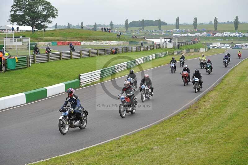 Mallory park Leicestershire;Mallory park photographs;Motorcycle action photographs;classic bikes;event digital images;eventdigitalimages;mallory park;no limits trackday;peter wileman photography;vintage bikes;vintage motorcycles;vmcc festival 1000 bikes