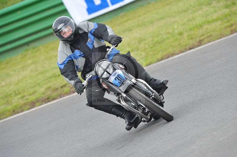 Mallory park Leicestershire;Mallory park photographs;Motorcycle action photographs;classic bikes;event digital images;eventdigitalimages;mallory park;no limits trackday;peter wileman photography;vintage bikes;vintage motorcycles;vmcc festival 1000 bikes