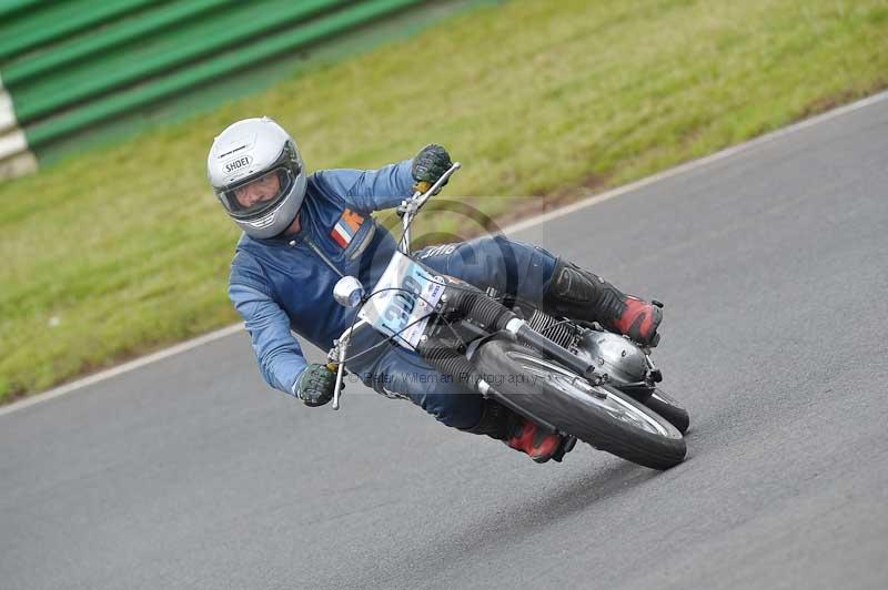 Mallory park Leicestershire;Mallory park photographs;Motorcycle action photographs;classic bikes;event digital images;eventdigitalimages;mallory park;no limits trackday;peter wileman photography;vintage bikes;vintage motorcycles;vmcc festival 1000 bikes