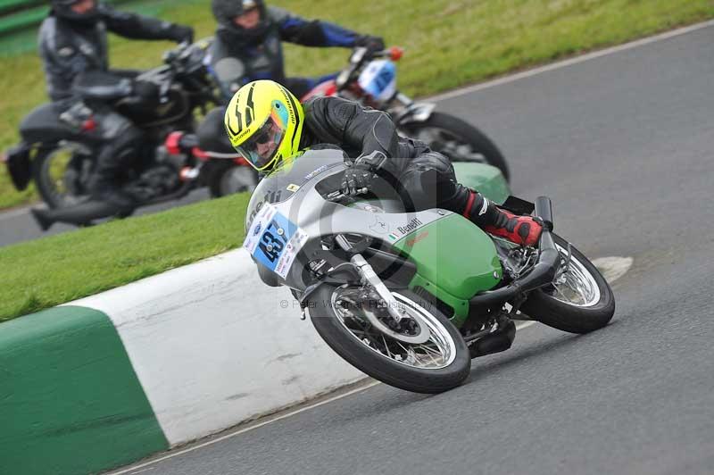 Mallory park Leicestershire;Mallory park photographs;Motorcycle action photographs;classic bikes;event digital images;eventdigitalimages;mallory park;no limits trackday;peter wileman photography;vintage bikes;vintage motorcycles;vmcc festival 1000 bikes