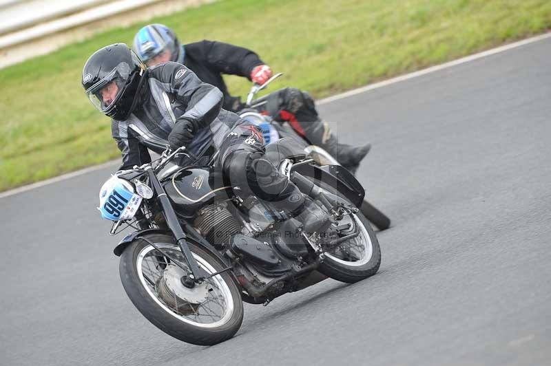 Mallory park Leicestershire;Mallory park photographs;Motorcycle action photographs;classic bikes;event digital images;eventdigitalimages;mallory park;no limits trackday;peter wileman photography;vintage bikes;vintage motorcycles;vmcc festival 1000 bikes