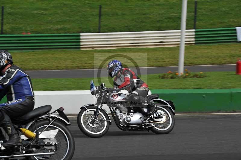 Mallory park Leicestershire;Mallory park photographs;Motorcycle action photographs;classic bikes;event digital images;eventdigitalimages;mallory park;no limits trackday;peter wileman photography;vintage bikes;vintage motorcycles;vmcc festival 1000 bikes