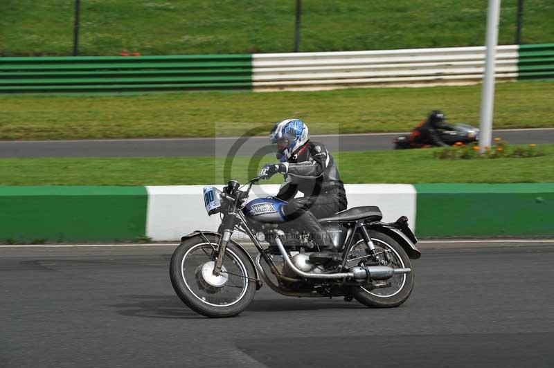 Mallory park Leicestershire;Mallory park photographs;Motorcycle action photographs;classic bikes;event digital images;eventdigitalimages;mallory park;no limits trackday;peter wileman photography;vintage bikes;vintage motorcycles;vmcc festival 1000 bikes