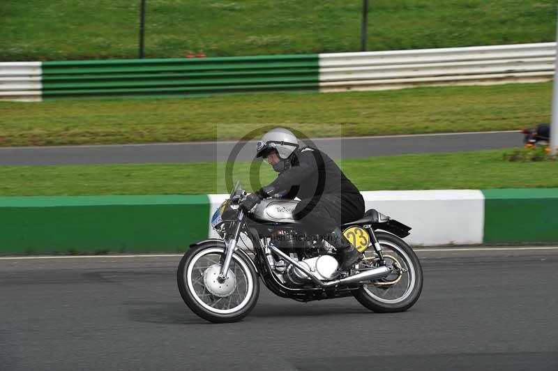 Mallory park Leicestershire;Mallory park photographs;Motorcycle action photographs;classic bikes;event digital images;eventdigitalimages;mallory park;no limits trackday;peter wileman photography;vintage bikes;vintage motorcycles;vmcc festival 1000 bikes