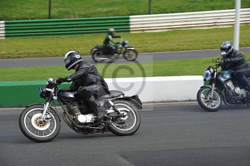 Mallory park Leicestershire;Mallory park photographs;Motorcycle action photographs;classic bikes;event digital images;eventdigitalimages;mallory park;no limits trackday;peter wileman photography;vintage bikes;vintage motorcycles;vmcc festival 1000 bikes