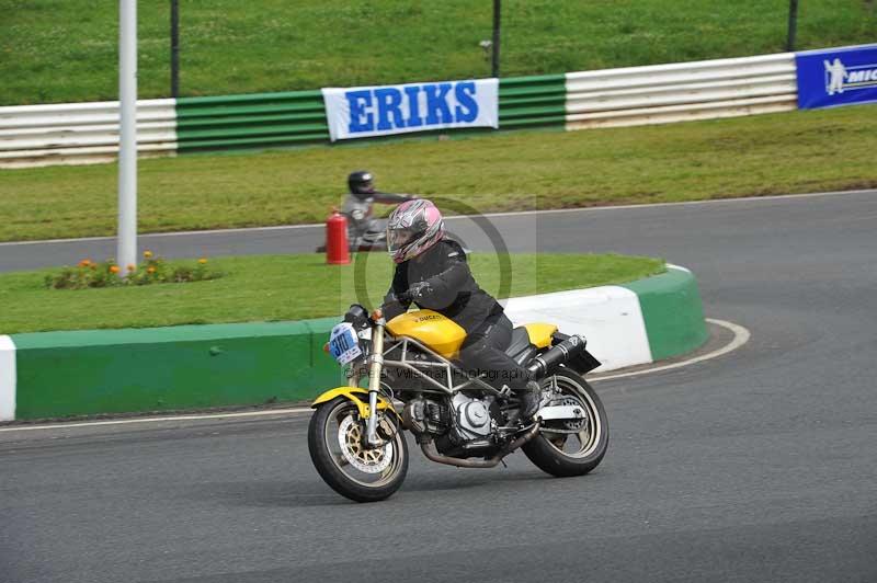 Mallory park Leicestershire;Mallory park photographs;Motorcycle action photographs;classic bikes;event digital images;eventdigitalimages;mallory park;no limits trackday;peter wileman photography;vintage bikes;vintage motorcycles;vmcc festival 1000 bikes