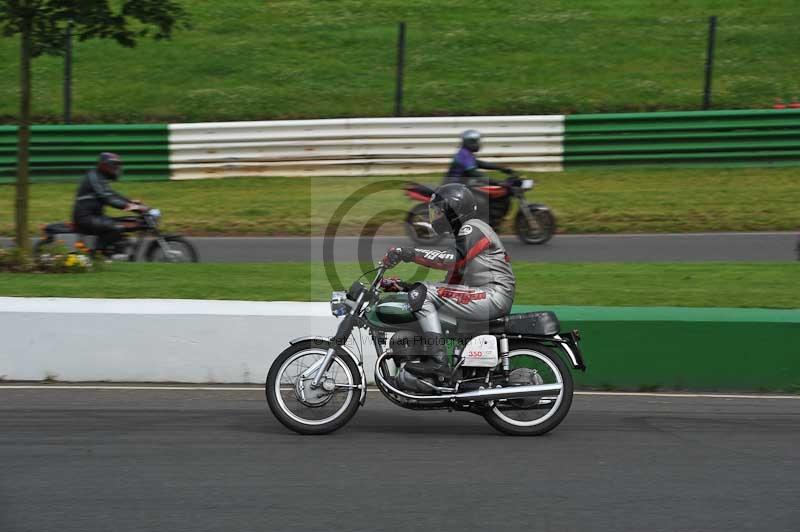 Mallory park Leicestershire;Mallory park photographs;Motorcycle action photographs;classic bikes;event digital images;eventdigitalimages;mallory park;no limits trackday;peter wileman photography;vintage bikes;vintage motorcycles;vmcc festival 1000 bikes