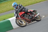 Mallory-park-Leicestershire;Mallory-park-photographs;Motorcycle-action-photographs;classic-bikes;event-digital-images;eventdigitalimages;mallory-park;no-limits-trackday;peter-wileman-photography;vintage-bikes;vintage-motorcycles;vmcc-festival-1000-bikes