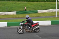 Mallory-park-Leicestershire;Mallory-park-photographs;Motorcycle-action-photographs;classic-bikes;event-digital-images;eventdigitalimages;mallory-park;no-limits-trackday;peter-wileman-photography;vintage-bikes;vintage-motorcycles;vmcc-festival-1000-bikes