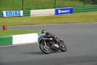 Mallory-park-Leicestershire;Mallory-park-photographs;Motorcycle-action-photographs;classic-bikes;event-digital-images;eventdigitalimages;mallory-park;no-limits-trackday;peter-wileman-photography;vintage-bikes;vintage-motorcycles;vmcc-festival-1000-bikes