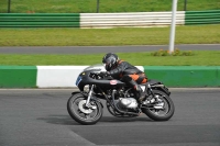 Mallory-park-Leicestershire;Mallory-park-photographs;Motorcycle-action-photographs;classic-bikes;event-digital-images;eventdigitalimages;mallory-park;no-limits-trackday;peter-wileman-photography;vintage-bikes;vintage-motorcycles;vmcc-festival-1000-bikes