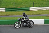 Mallory-park-Leicestershire;Mallory-park-photographs;Motorcycle-action-photographs;classic-bikes;event-digital-images;eventdigitalimages;mallory-park;no-limits-trackday;peter-wileman-photography;vintage-bikes;vintage-motorcycles;vmcc-festival-1000-bikes