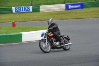 Mallory-park-Leicestershire;Mallory-park-photographs;Motorcycle-action-photographs;classic-bikes;event-digital-images;eventdigitalimages;mallory-park;no-limits-trackday;peter-wileman-photography;vintage-bikes;vintage-motorcycles;vmcc-festival-1000-bikes