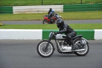 Mallory-park-Leicestershire;Mallory-park-photographs;Motorcycle-action-photographs;classic-bikes;event-digital-images;eventdigitalimages;mallory-park;no-limits-trackday;peter-wileman-photography;vintage-bikes;vintage-motorcycles;vmcc-festival-1000-bikes