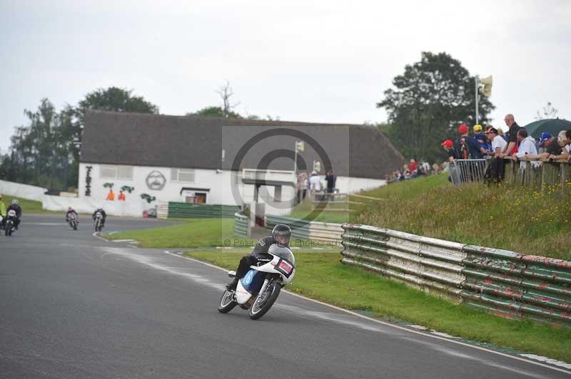 Mallory park Leicestershire;Mallory park photographs;Motorcycle action photographs;classic bikes;event digital images;eventdigitalimages;mallory park;no limits trackday;peter wileman photography;vintage bikes;vintage motorcycles;vmcc festival 1000 bikes