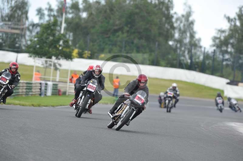 Mallory park Leicestershire;Mallory park photographs;Motorcycle action photographs;classic bikes;event digital images;eventdigitalimages;mallory park;no limits trackday;peter wileman photography;vintage bikes;vintage motorcycles;vmcc festival 1000 bikes