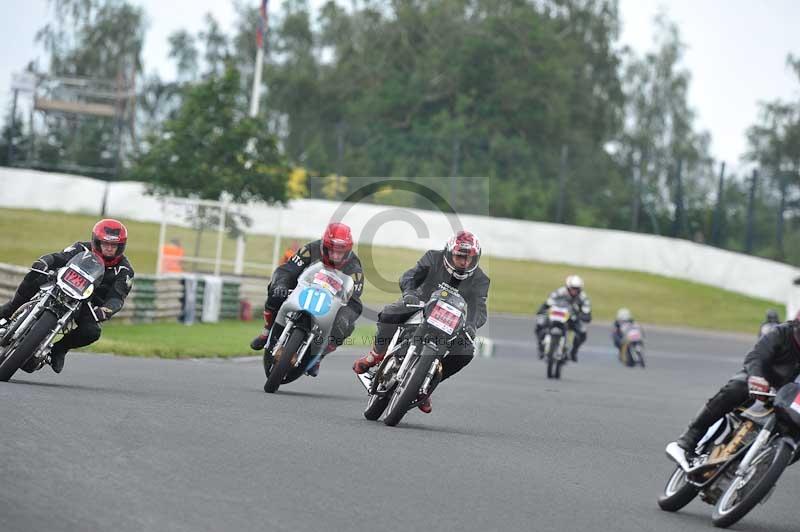 Mallory park Leicestershire;Mallory park photographs;Motorcycle action photographs;classic bikes;event digital images;eventdigitalimages;mallory park;no limits trackday;peter wileman photography;vintage bikes;vintage motorcycles;vmcc festival 1000 bikes