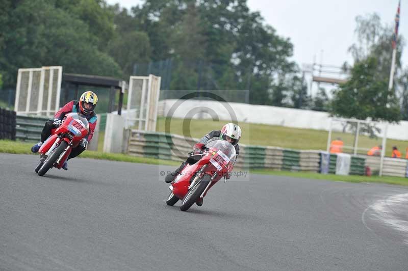 Mallory park Leicestershire;Mallory park photographs;Motorcycle action photographs;classic bikes;event digital images;eventdigitalimages;mallory park;no limits trackday;peter wileman photography;vintage bikes;vintage motorcycles;vmcc festival 1000 bikes