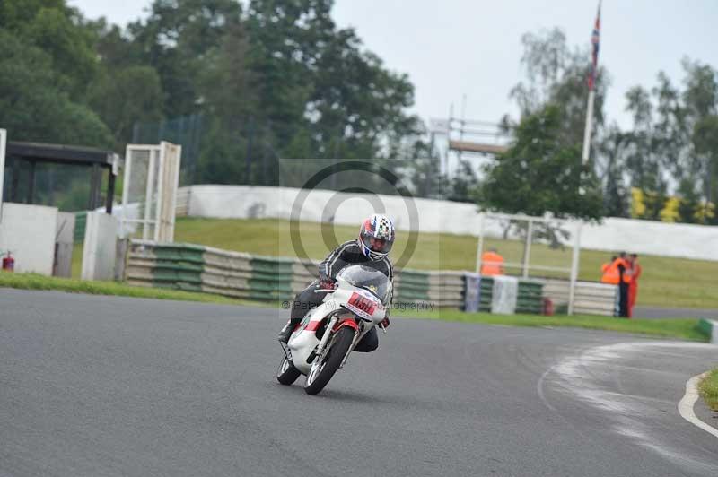 Mallory park Leicestershire;Mallory park photographs;Motorcycle action photographs;classic bikes;event digital images;eventdigitalimages;mallory park;no limits trackday;peter wileman photography;vintage bikes;vintage motorcycles;vmcc festival 1000 bikes