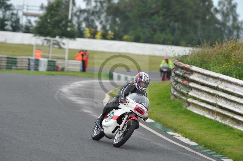 Mallory park Leicestershire;Mallory park photographs;Motorcycle action photographs;classic bikes;event digital images;eventdigitalimages;mallory park;no limits trackday;peter wileman photography;vintage bikes;vintage motorcycles;vmcc festival 1000 bikes