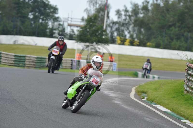 Mallory park Leicestershire;Mallory park photographs;Motorcycle action photographs;classic bikes;event digital images;eventdigitalimages;mallory park;no limits trackday;peter wileman photography;vintage bikes;vintage motorcycles;vmcc festival 1000 bikes