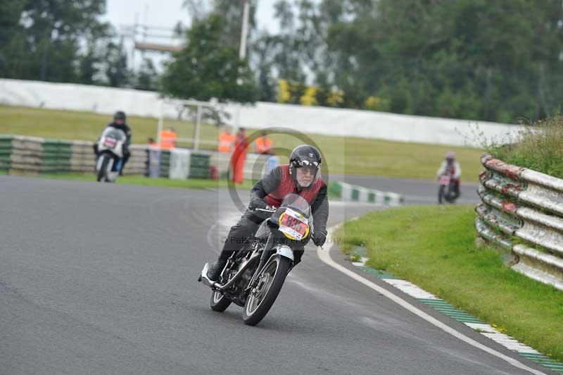 Mallory park Leicestershire;Mallory park photographs;Motorcycle action photographs;classic bikes;event digital images;eventdigitalimages;mallory park;no limits trackday;peter wileman photography;vintage bikes;vintage motorcycles;vmcc festival 1000 bikes