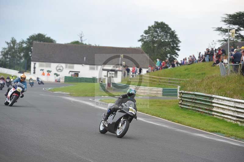 Mallory park Leicestershire;Mallory park photographs;Motorcycle action photographs;classic bikes;event digital images;eventdigitalimages;mallory park;no limits trackday;peter wileman photography;vintage bikes;vintage motorcycles;vmcc festival 1000 bikes