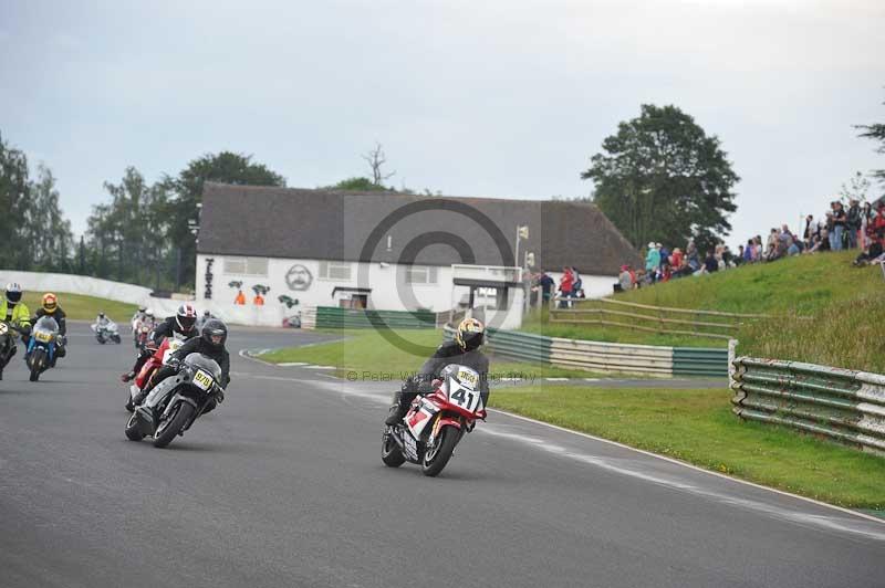 Mallory park Leicestershire;Mallory park photographs;Motorcycle action photographs;classic bikes;event digital images;eventdigitalimages;mallory park;no limits trackday;peter wileman photography;vintage bikes;vintage motorcycles;vmcc festival 1000 bikes