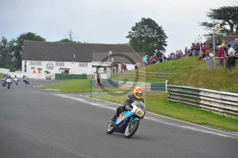 Mallory park Leicestershire;Mallory park photographs;Motorcycle action photographs;classic bikes;event digital images;eventdigitalimages;mallory park;no limits trackday;peter wileman photography;vintage bikes;vintage motorcycles;vmcc festival 1000 bikes