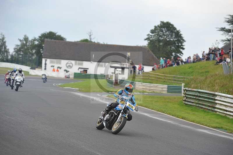 Mallory park Leicestershire;Mallory park photographs;Motorcycle action photographs;classic bikes;event digital images;eventdigitalimages;mallory park;no limits trackday;peter wileman photography;vintage bikes;vintage motorcycles;vmcc festival 1000 bikes