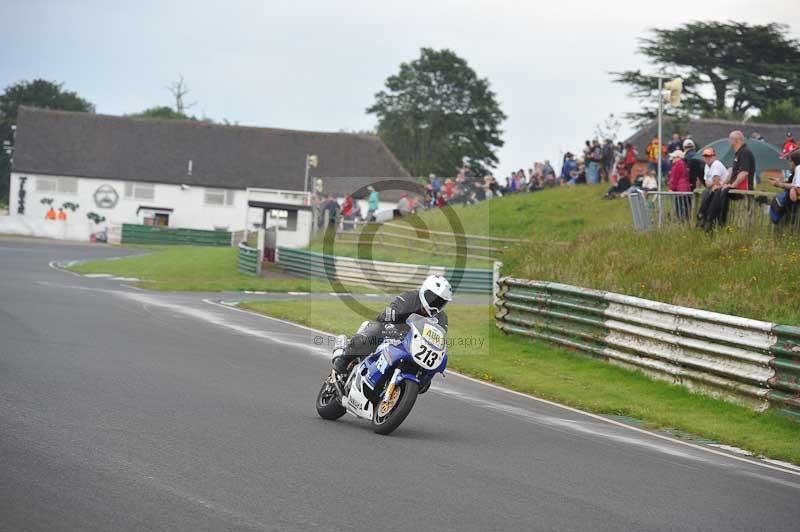 Mallory park Leicestershire;Mallory park photographs;Motorcycle action photographs;classic bikes;event digital images;eventdigitalimages;mallory park;no limits trackday;peter wileman photography;vintage bikes;vintage motorcycles;vmcc festival 1000 bikes