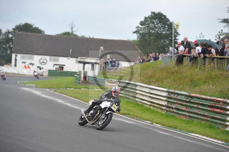 Mallory park Leicestershire;Mallory park photographs;Motorcycle action photographs;classic bikes;event digital images;eventdigitalimages;mallory park;no limits trackday;peter wileman photography;vintage bikes;vintage motorcycles;vmcc festival 1000 bikes