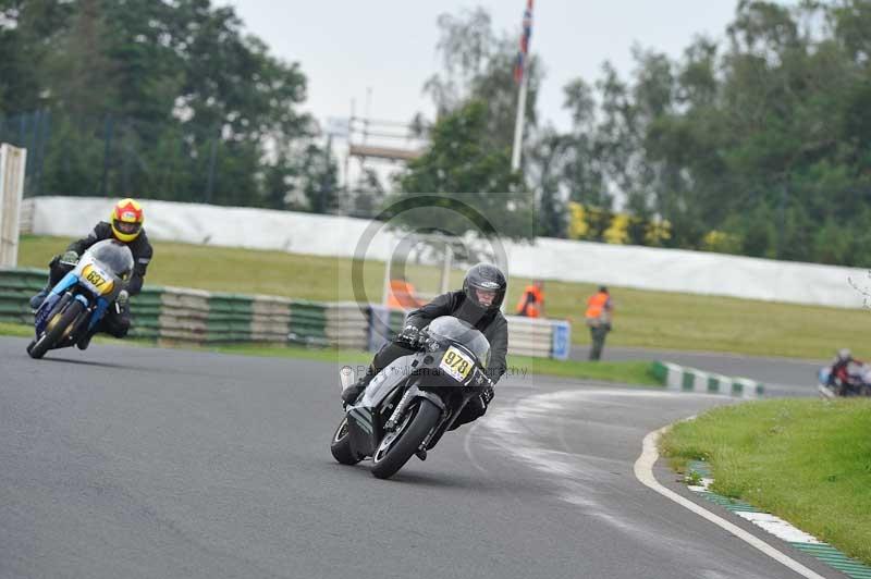 Mallory park Leicestershire;Mallory park photographs;Motorcycle action photographs;classic bikes;event digital images;eventdigitalimages;mallory park;no limits trackday;peter wileman photography;vintage bikes;vintage motorcycles;vmcc festival 1000 bikes