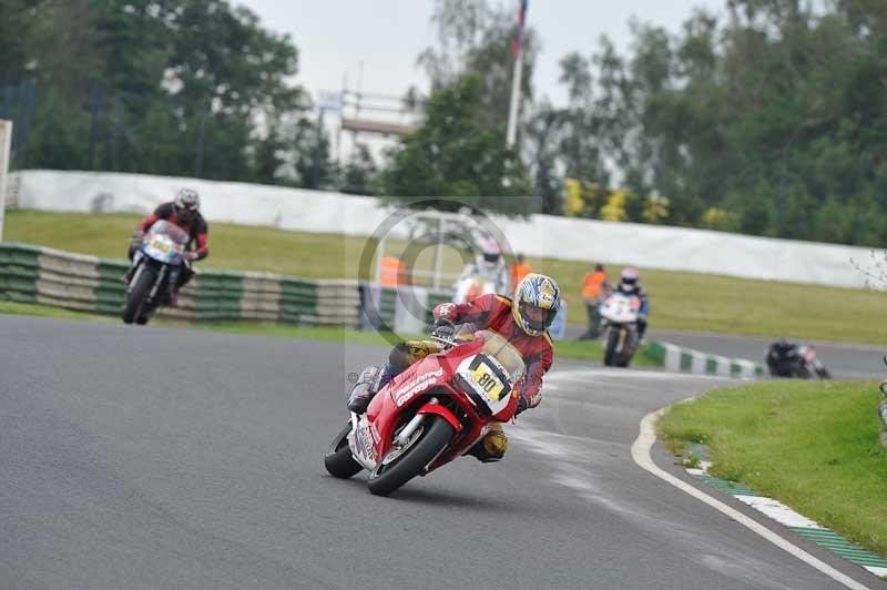 Mallory park Leicestershire;Mallory park photographs;Motorcycle action photographs;classic bikes;event digital images;eventdigitalimages;mallory park;no limits trackday;peter wileman photography;vintage bikes;vintage motorcycles;vmcc festival 1000 bikes