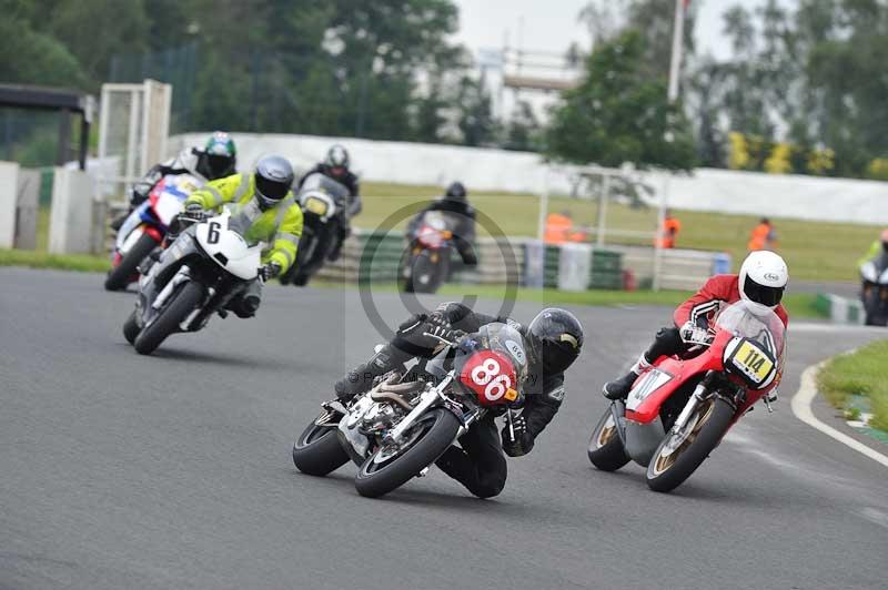 Mallory park Leicestershire;Mallory park photographs;Motorcycle action photographs;classic bikes;event digital images;eventdigitalimages;mallory park;no limits trackday;peter wileman photography;vintage bikes;vintage motorcycles;vmcc festival 1000 bikes