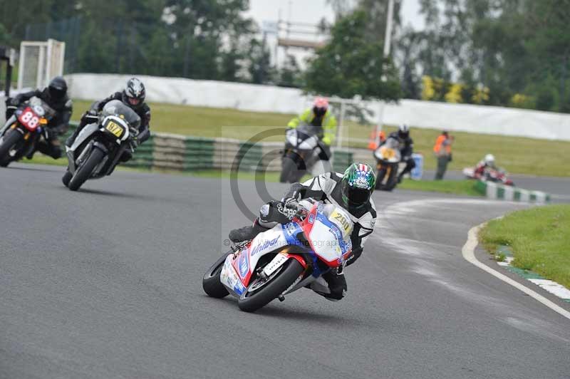 Mallory park Leicestershire;Mallory park photographs;Motorcycle action photographs;classic bikes;event digital images;eventdigitalimages;mallory park;no limits trackday;peter wileman photography;vintage bikes;vintage motorcycles;vmcc festival 1000 bikes