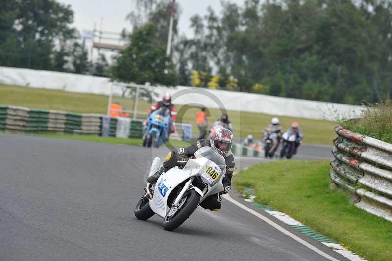 Mallory park Leicestershire;Mallory park photographs;Motorcycle action photographs;classic bikes;event digital images;eventdigitalimages;mallory park;no limits trackday;peter wileman photography;vintage bikes;vintage motorcycles;vmcc festival 1000 bikes