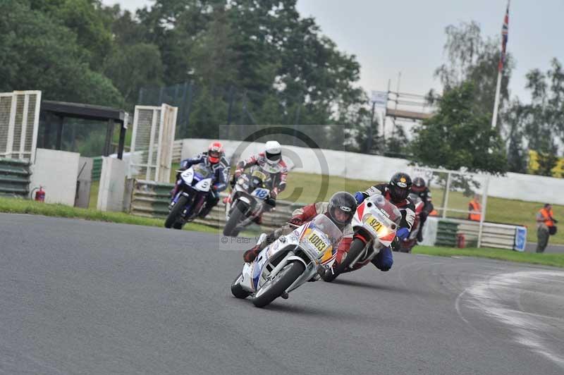 Mallory park Leicestershire;Mallory park photographs;Motorcycle action photographs;classic bikes;event digital images;eventdigitalimages;mallory park;no limits trackday;peter wileman photography;vintage bikes;vintage motorcycles;vmcc festival 1000 bikes