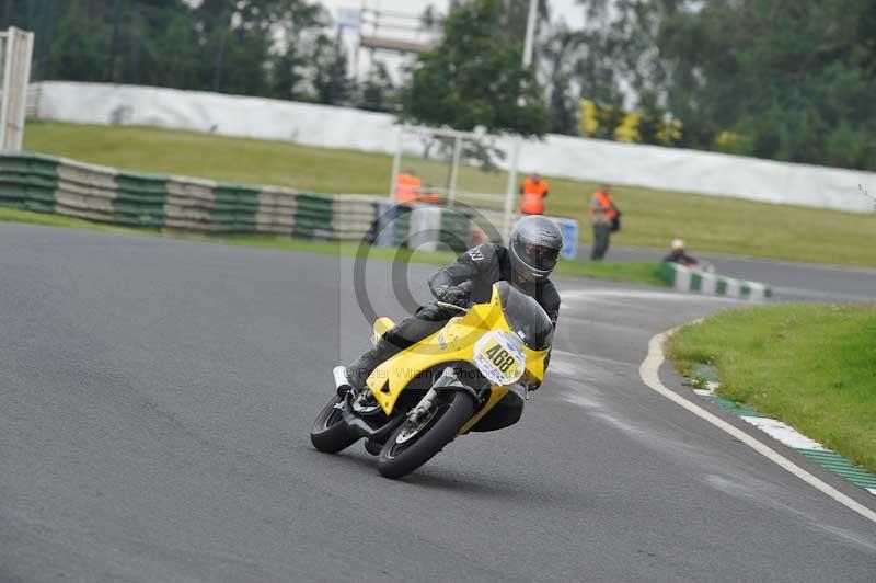 Mallory park Leicestershire;Mallory park photographs;Motorcycle action photographs;classic bikes;event digital images;eventdigitalimages;mallory park;no limits trackday;peter wileman photography;vintage bikes;vintage motorcycles;vmcc festival 1000 bikes