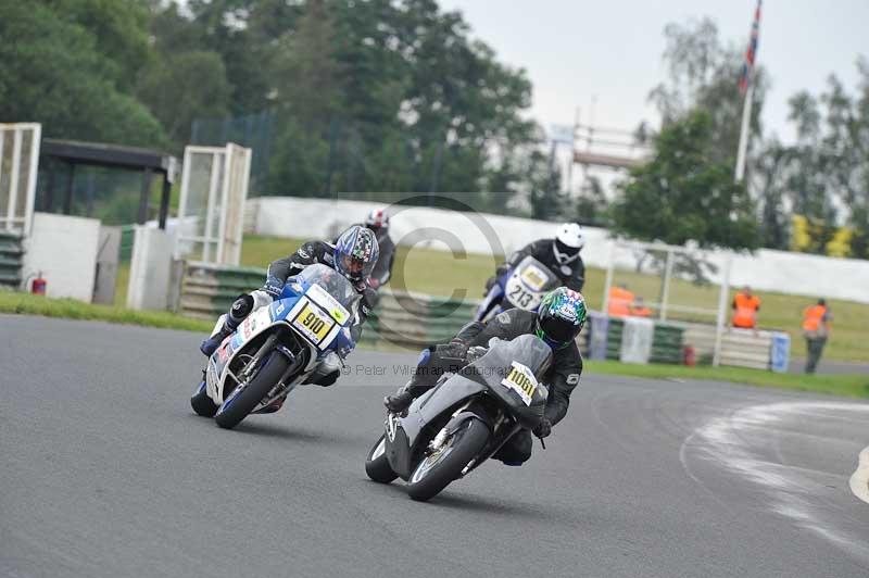 Mallory park Leicestershire;Mallory park photographs;Motorcycle action photographs;classic bikes;event digital images;eventdigitalimages;mallory park;no limits trackday;peter wileman photography;vintage bikes;vintage motorcycles;vmcc festival 1000 bikes