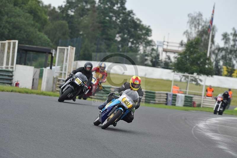 Mallory park Leicestershire;Mallory park photographs;Motorcycle action photographs;classic bikes;event digital images;eventdigitalimages;mallory park;no limits trackday;peter wileman photography;vintage bikes;vintage motorcycles;vmcc festival 1000 bikes