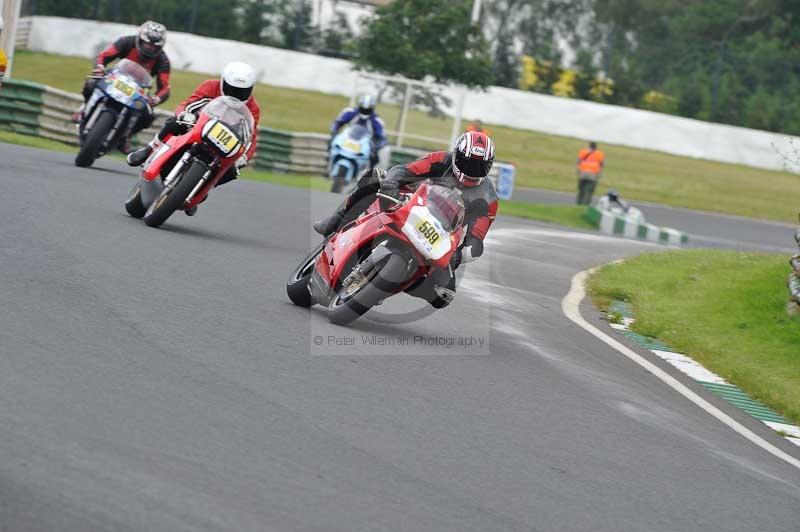 Mallory park Leicestershire;Mallory park photographs;Motorcycle action photographs;classic bikes;event digital images;eventdigitalimages;mallory park;no limits trackday;peter wileman photography;vintage bikes;vintage motorcycles;vmcc festival 1000 bikes