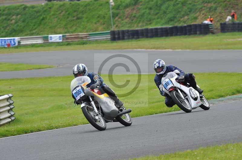 Mallory park Leicestershire;Mallory park photographs;Motorcycle action photographs;classic bikes;event digital images;eventdigitalimages;mallory park;no limits trackday;peter wileman photography;vintage bikes;vintage motorcycles;vmcc festival 1000 bikes