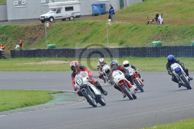 Mallory park Leicestershire;Mallory park photographs;Motorcycle action photographs;classic bikes;event digital images;eventdigitalimages;mallory park;no limits trackday;peter wileman photography;vintage bikes;vintage motorcycles;vmcc festival 1000 bikes