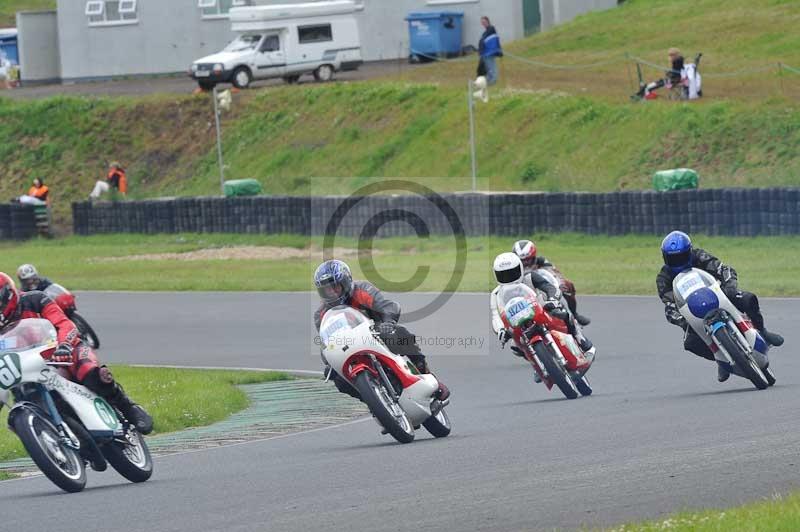 Mallory park Leicestershire;Mallory park photographs;Motorcycle action photographs;classic bikes;event digital images;eventdigitalimages;mallory park;no limits trackday;peter wileman photography;vintage bikes;vintage motorcycles;vmcc festival 1000 bikes