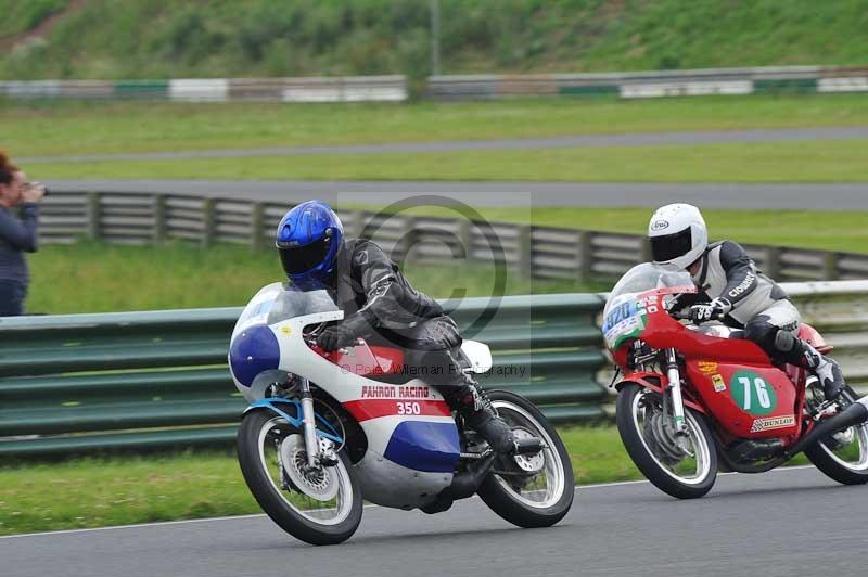 Mallory park Leicestershire;Mallory park photographs;Motorcycle action photographs;classic bikes;event digital images;eventdigitalimages;mallory park;no limits trackday;peter wileman photography;vintage bikes;vintage motorcycles;vmcc festival 1000 bikes