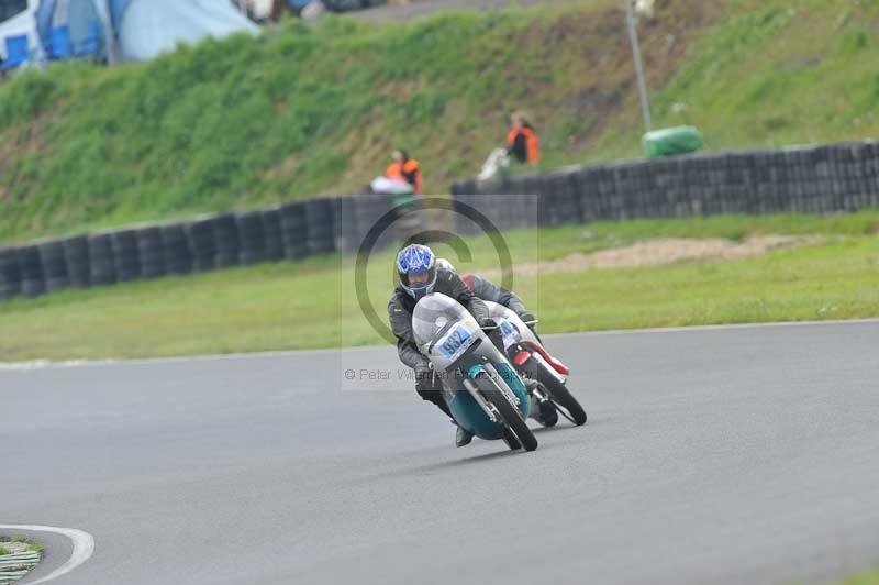 Mallory park Leicestershire;Mallory park photographs;Motorcycle action photographs;classic bikes;event digital images;eventdigitalimages;mallory park;no limits trackday;peter wileman photography;vintage bikes;vintage motorcycles;vmcc festival 1000 bikes