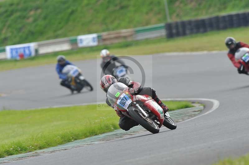 Mallory park Leicestershire;Mallory park photographs;Motorcycle action photographs;classic bikes;event digital images;eventdigitalimages;mallory park;no limits trackday;peter wileman photography;vintage bikes;vintage motorcycles;vmcc festival 1000 bikes